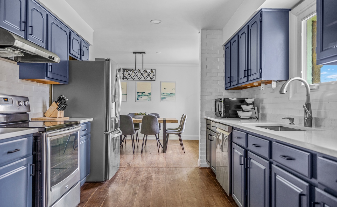 Seamlessly serve from kitchen to table - an entertainer's dream.