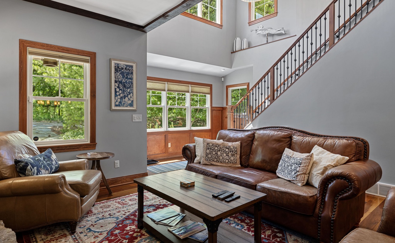 Rich, comfortable furnishings define the Moose Lodge’s living spaces.