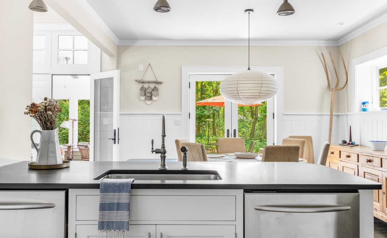From sink to sunset, this kitchen’s got the best seat in the house.