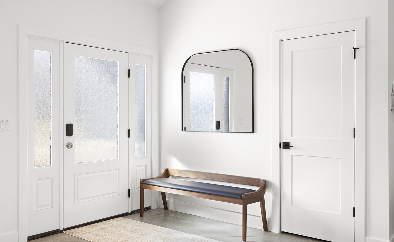 A simple quiet corner to pause as you arrive at Obsidian House.