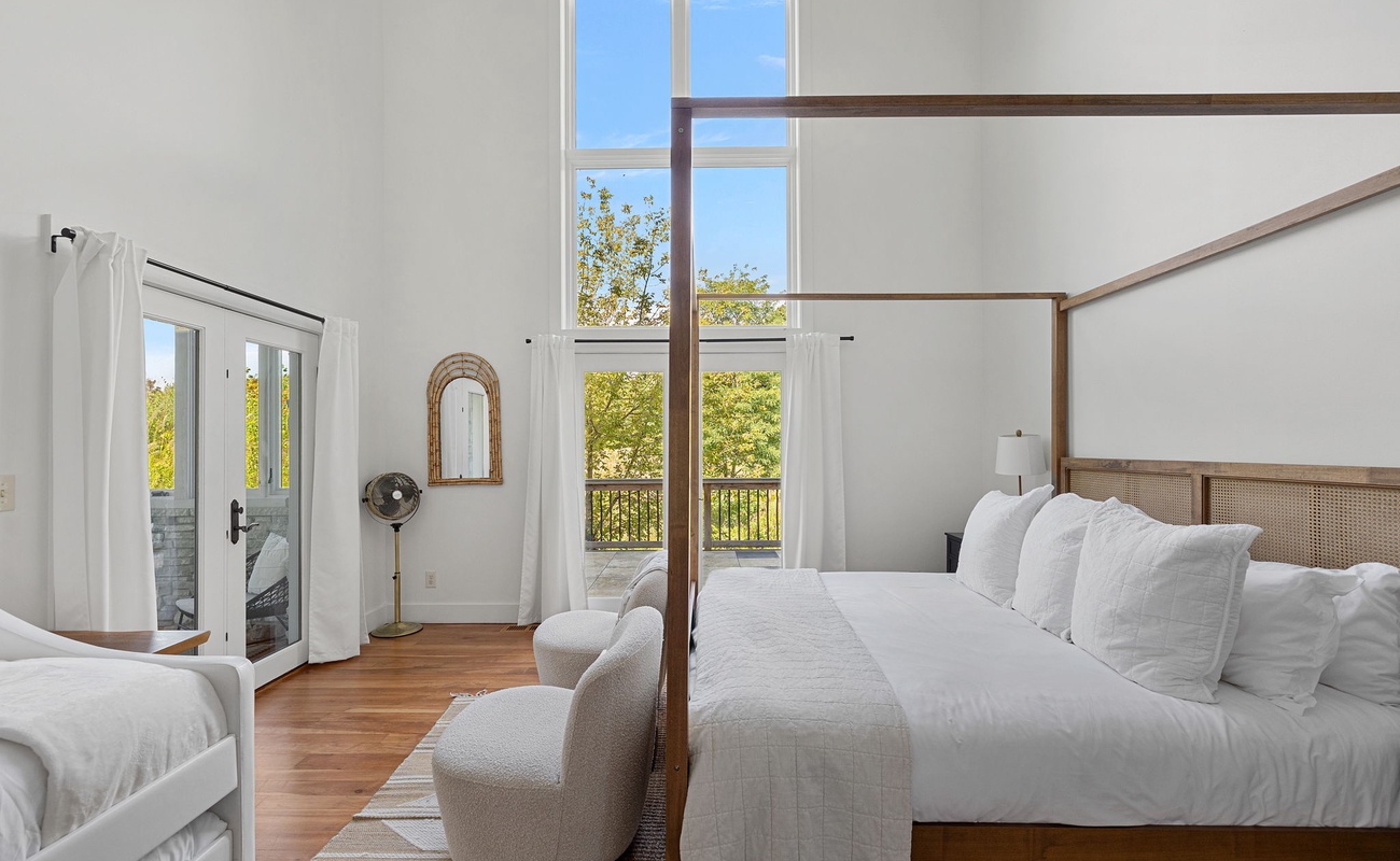 Who needs an alarm when the sunshine greets you like this?