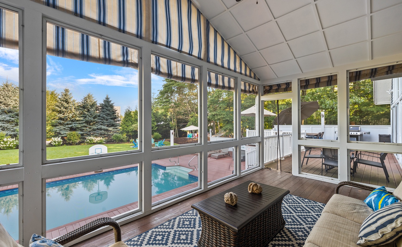 Indoor/outdoor living at its finest!