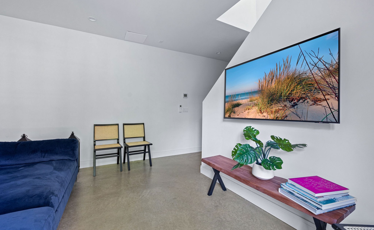 Where binge-watching meets minimalist design. TV time never looked so good!