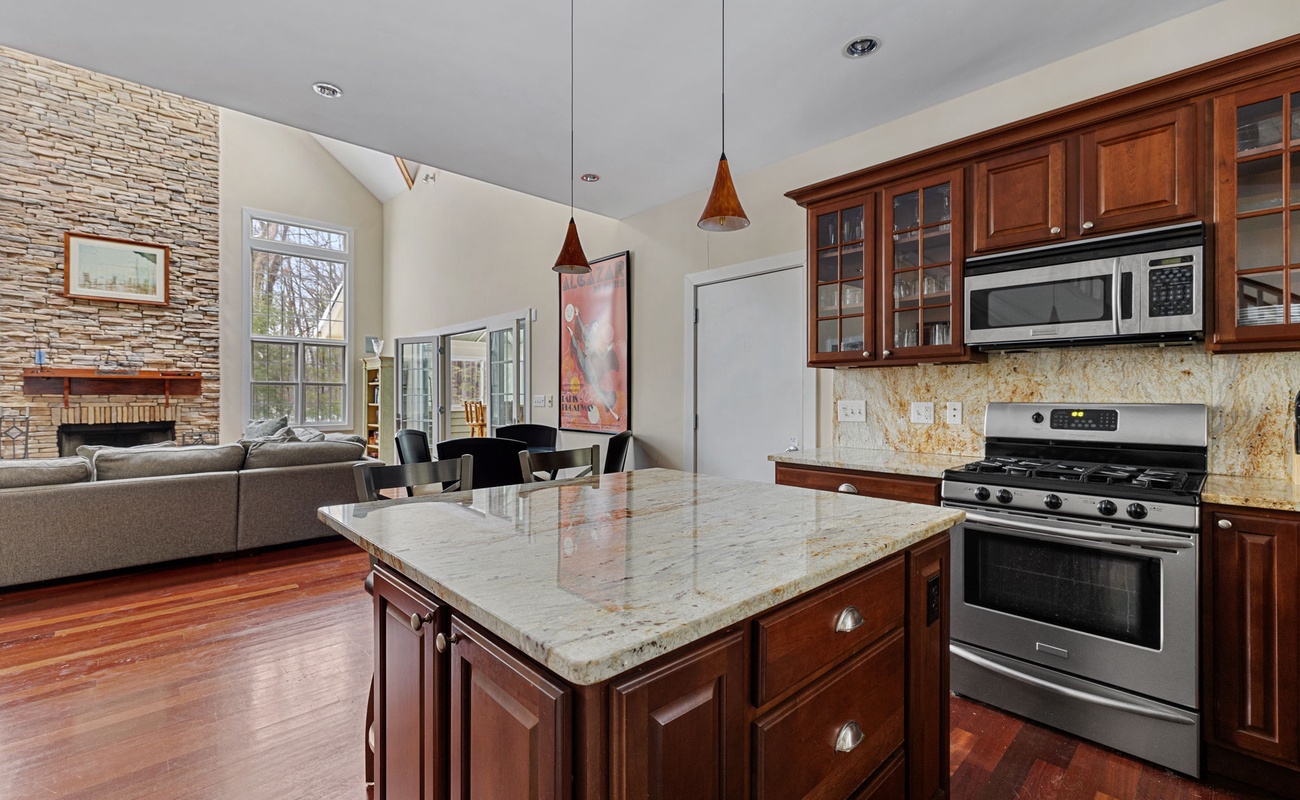 When on vacation, we love being pampered by having beauty all around us. Agreed?