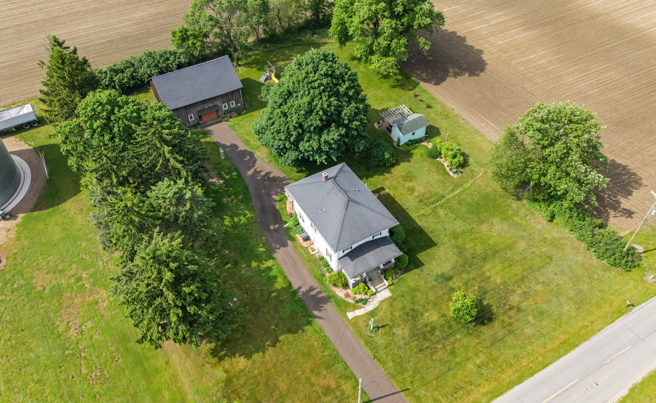 Endless skies. Open fields. Your private farmhouse retreat.