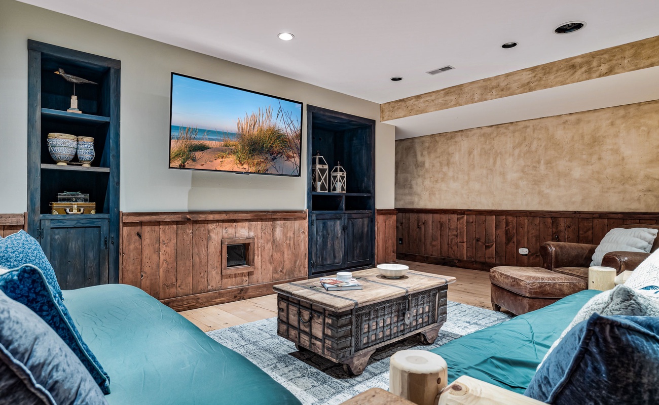 From plush couch to elegant table, every detail ensures comfort.