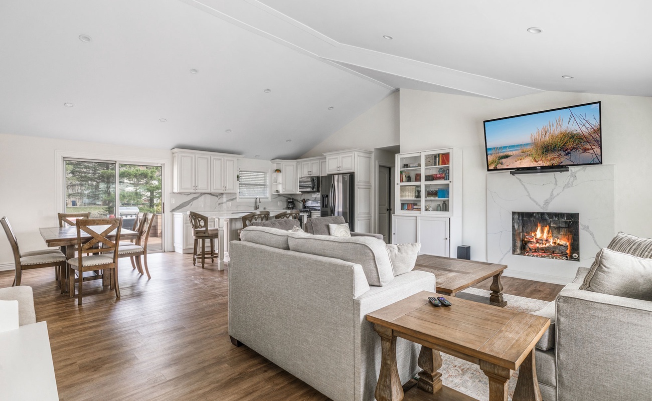 Open layout, stay for naps, come for snacks, fireside vibes & living room magic.