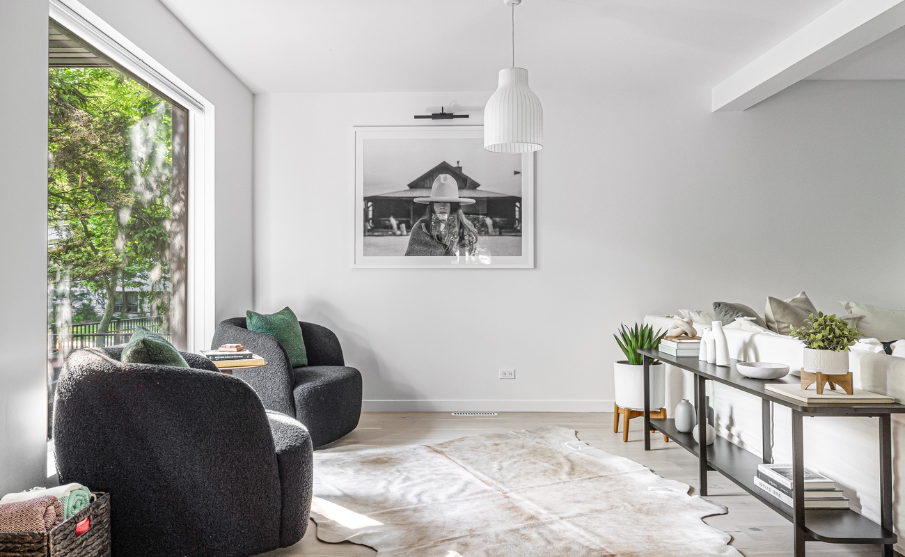 Chic seating, artsy vibes, and sunlight for days —the perfect nook for deep convos or deep scrolls.