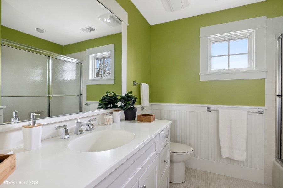 5 full baths mean everyone can get ready on time in the morning.