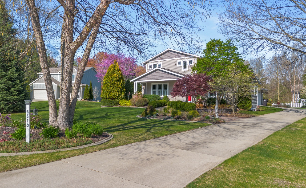Charming retreat with a lush lawn and peaceful neighborhood vibes.