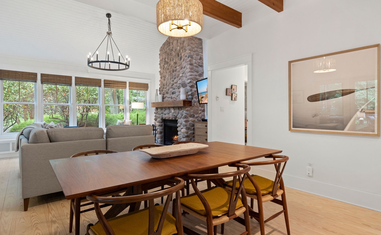 Six can comfortably dine and catch a view of the fireplace