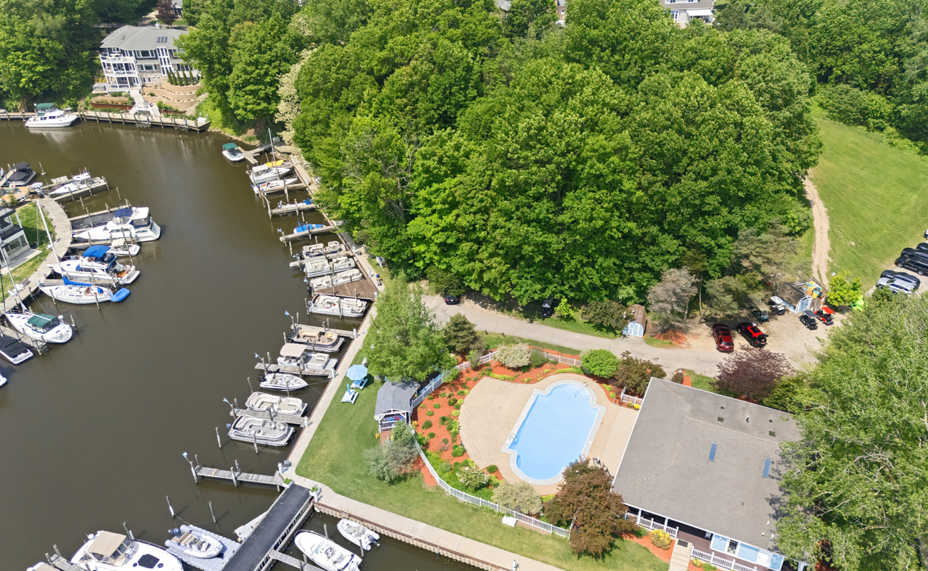 Woodland Marina Clubhouse & Pool – just a 13-minute stroll away!