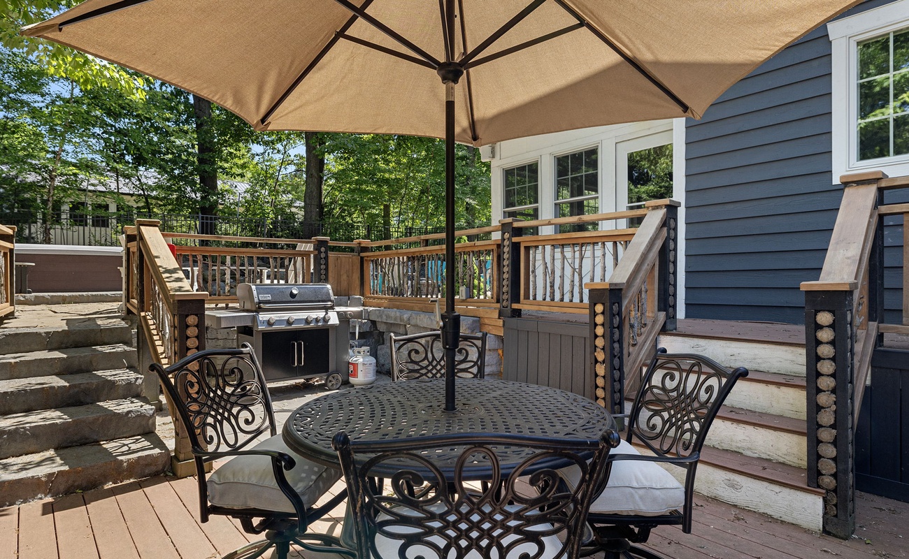 Dine alfresco on the BBQ deck.