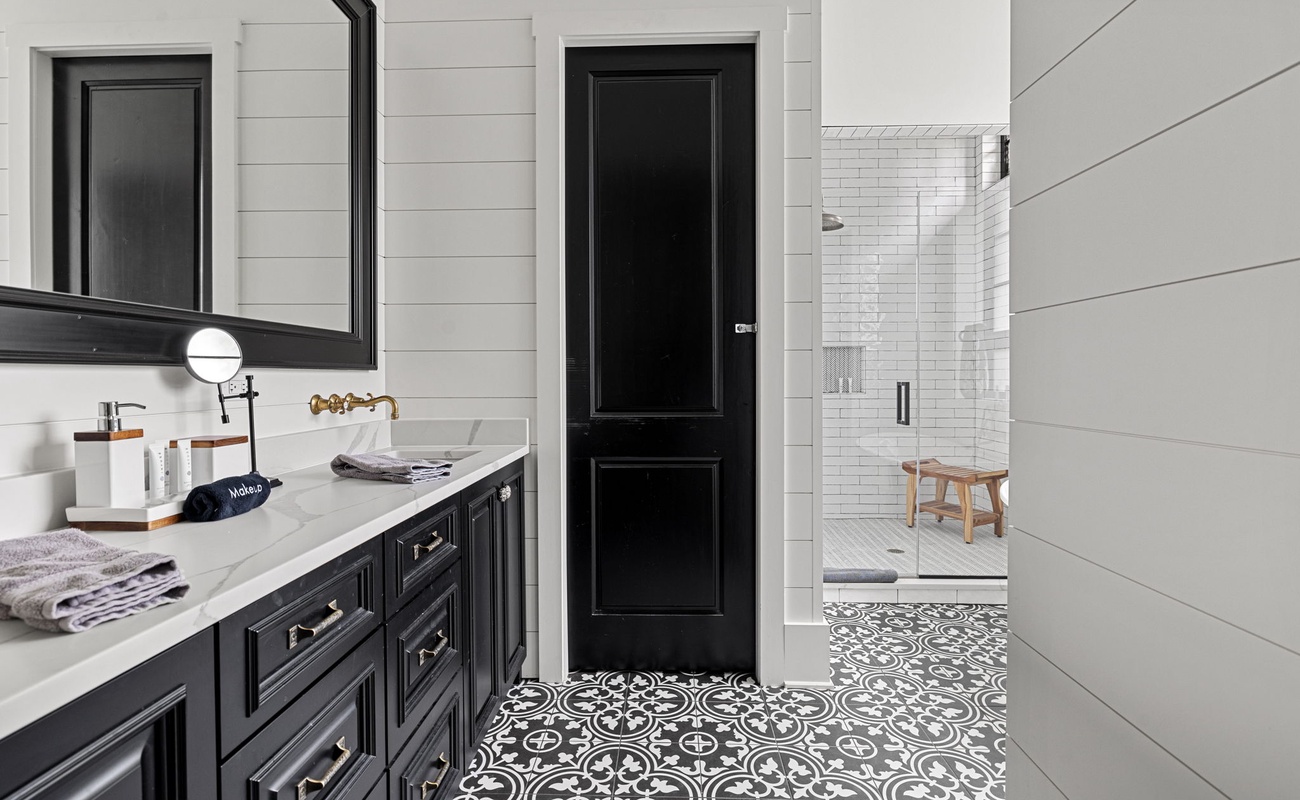 Classic and refined, the main en-suite bath is the definition of luxury.