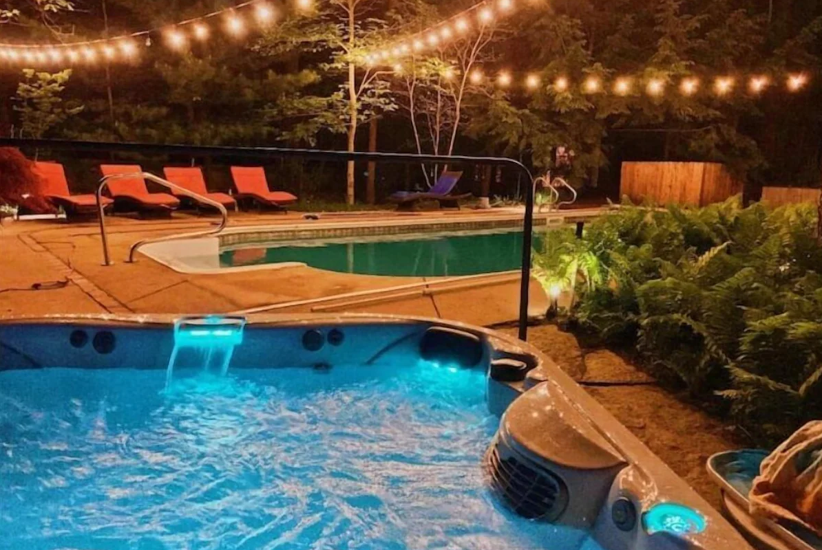 Evenings glow with string lights, warm soaks, and poolside bliss.