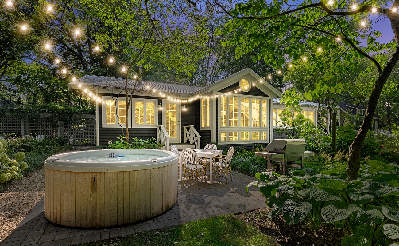 What a beautiful spot to spend a magical evening.