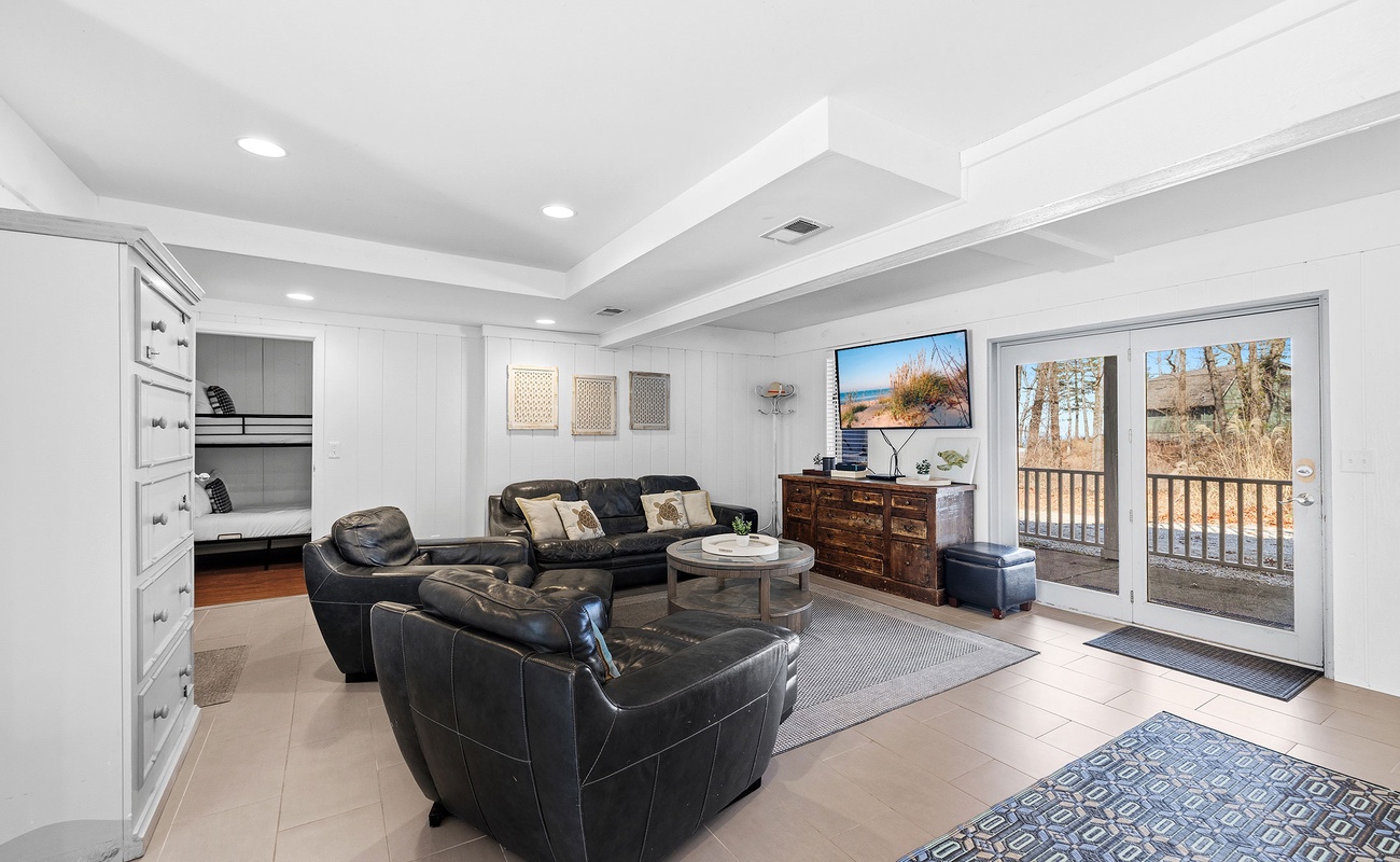 A laid-back spot for movies, games, and unwinding after the beach.