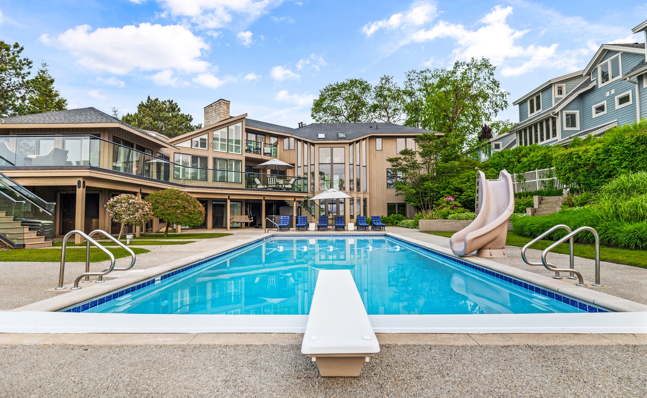 Splash into luxury—this pool was made for memory-making.