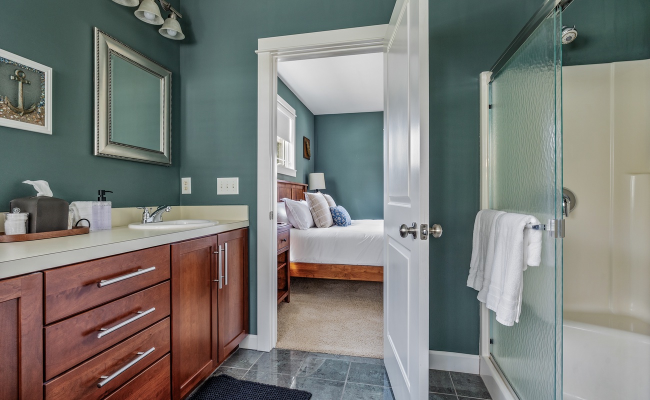 Bright teal bath + fluffy towels—steps from your bed!