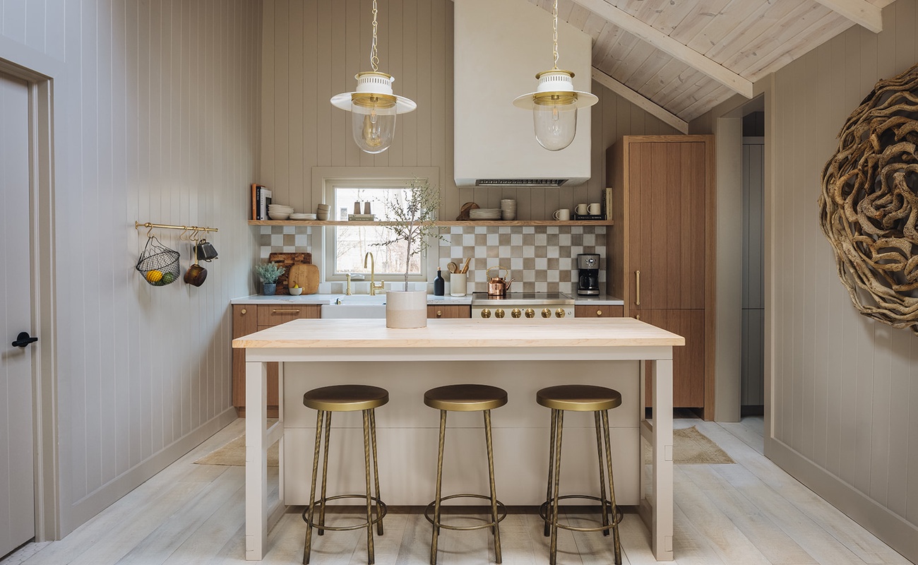 Vaulted ceilings, sky-lights, way-cool lighting - cooking's more of a pleasure.