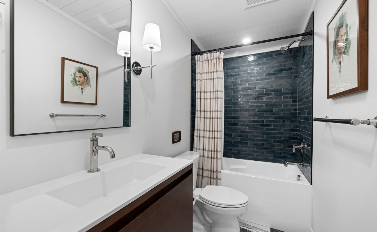 A fresh, modern bath brings warmth and sophistication.