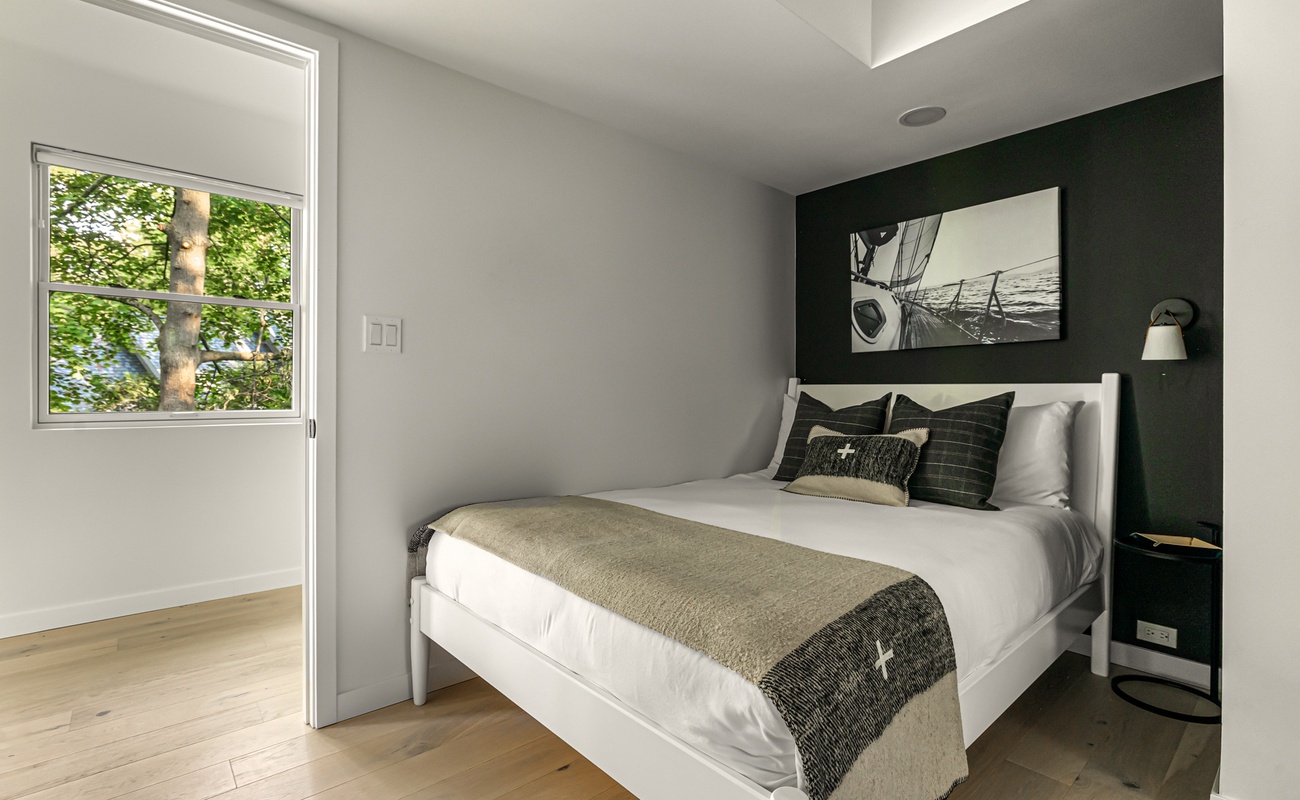 Morning light, a touch of nature, and all the minimalist charm. This room is the retreat.