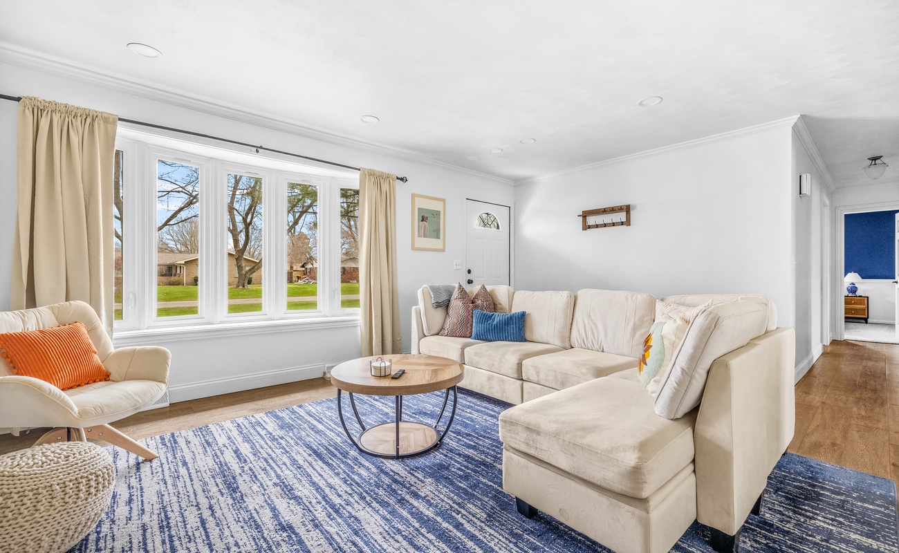 Oh, the sunlit comfort with view. Kick back and enjoy the comfort of this inviting living room.