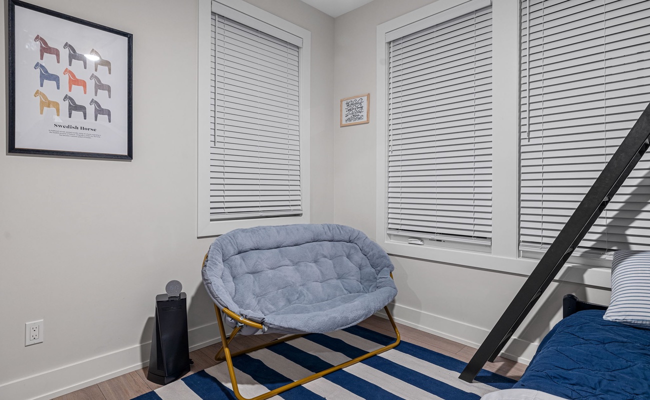 A reading nook that’s all style and comfort