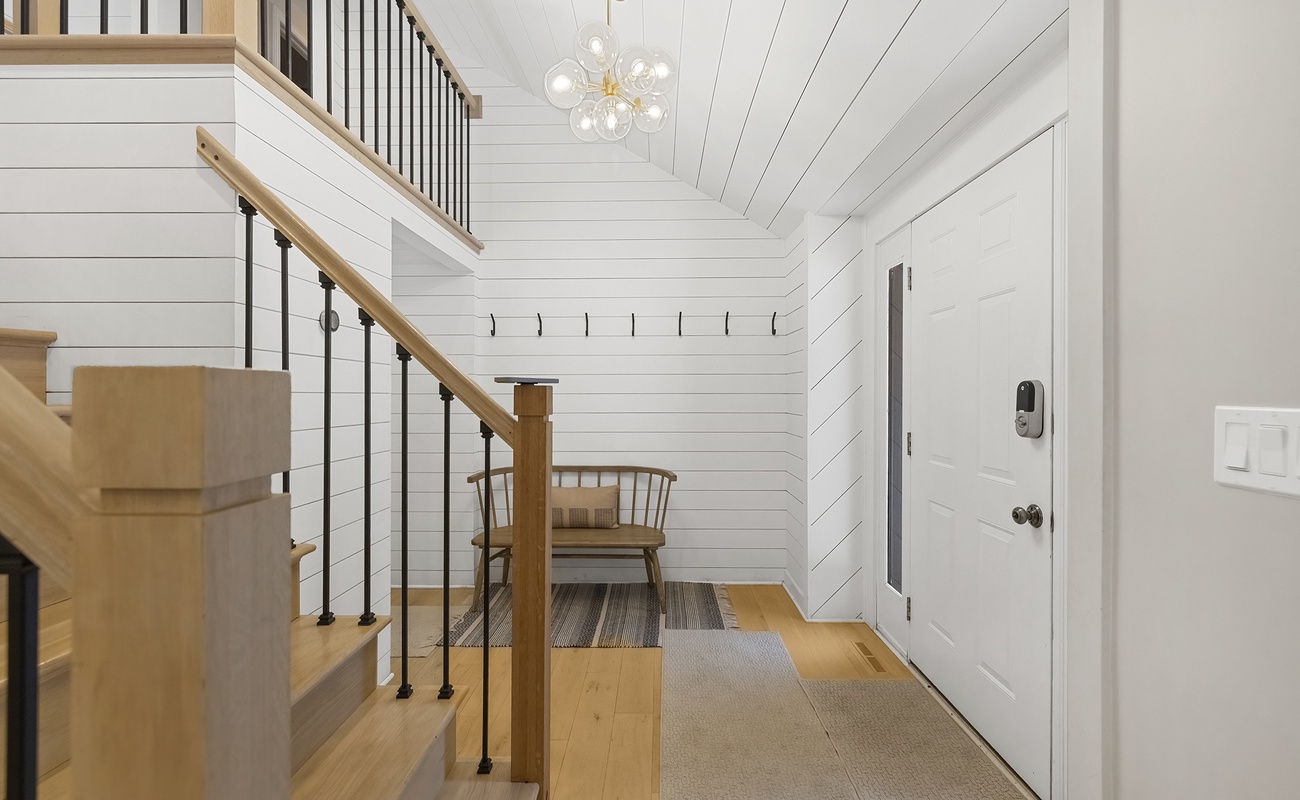 A welcoming entry to Loma House, blending warmth, light, and ease.