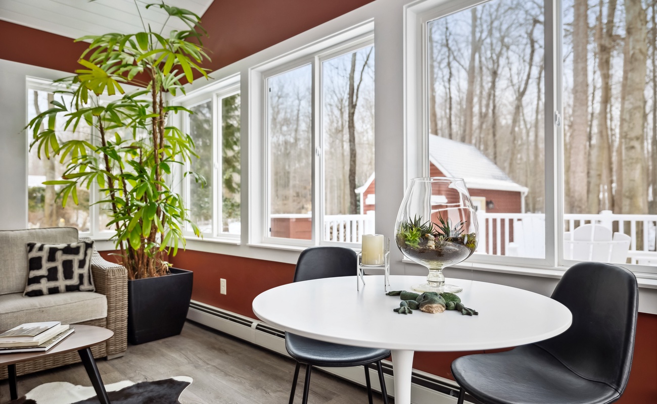 When the décor is minimal, but the vibes are extra.