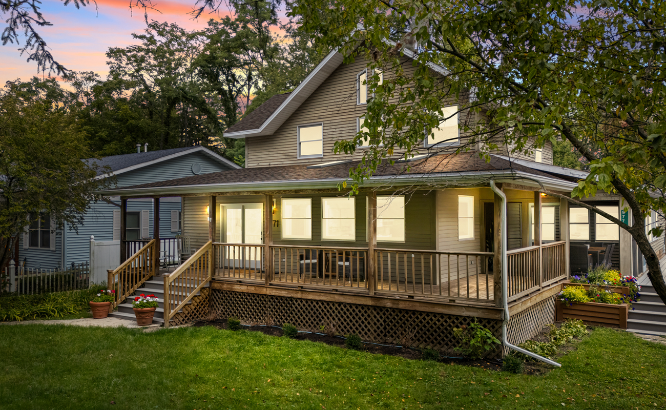 Front porch chill zone? Yes, please!