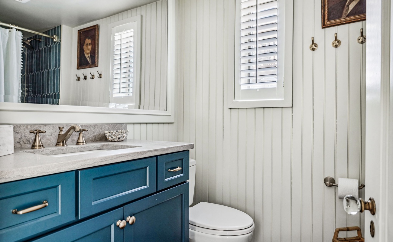 A perfectly polished powder room to make your mornings just a little brighter.