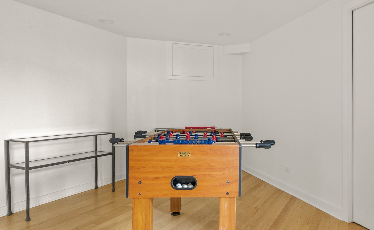 Pro-level Foosball and ping-pong tables. Bar, fireplace + flat-screen TV. Roger!