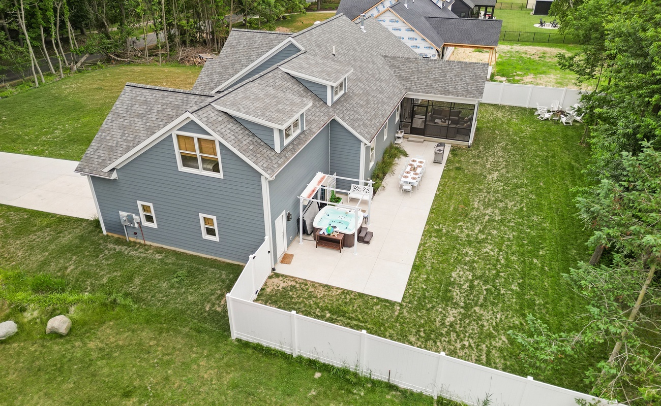 From brunch to bubbles—your backyard has it all.