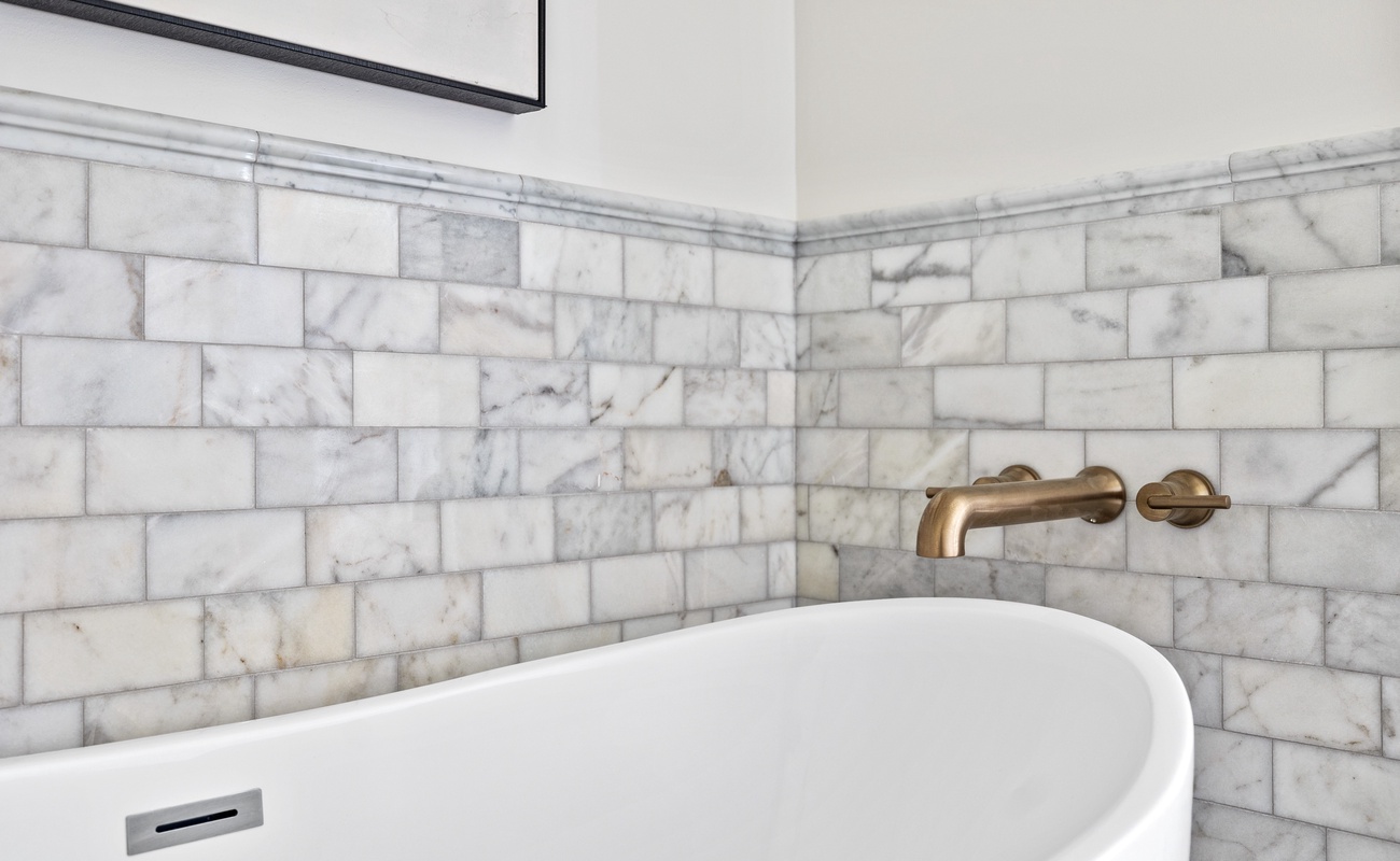 Take a loooonnng soak in the deep soaker tub.