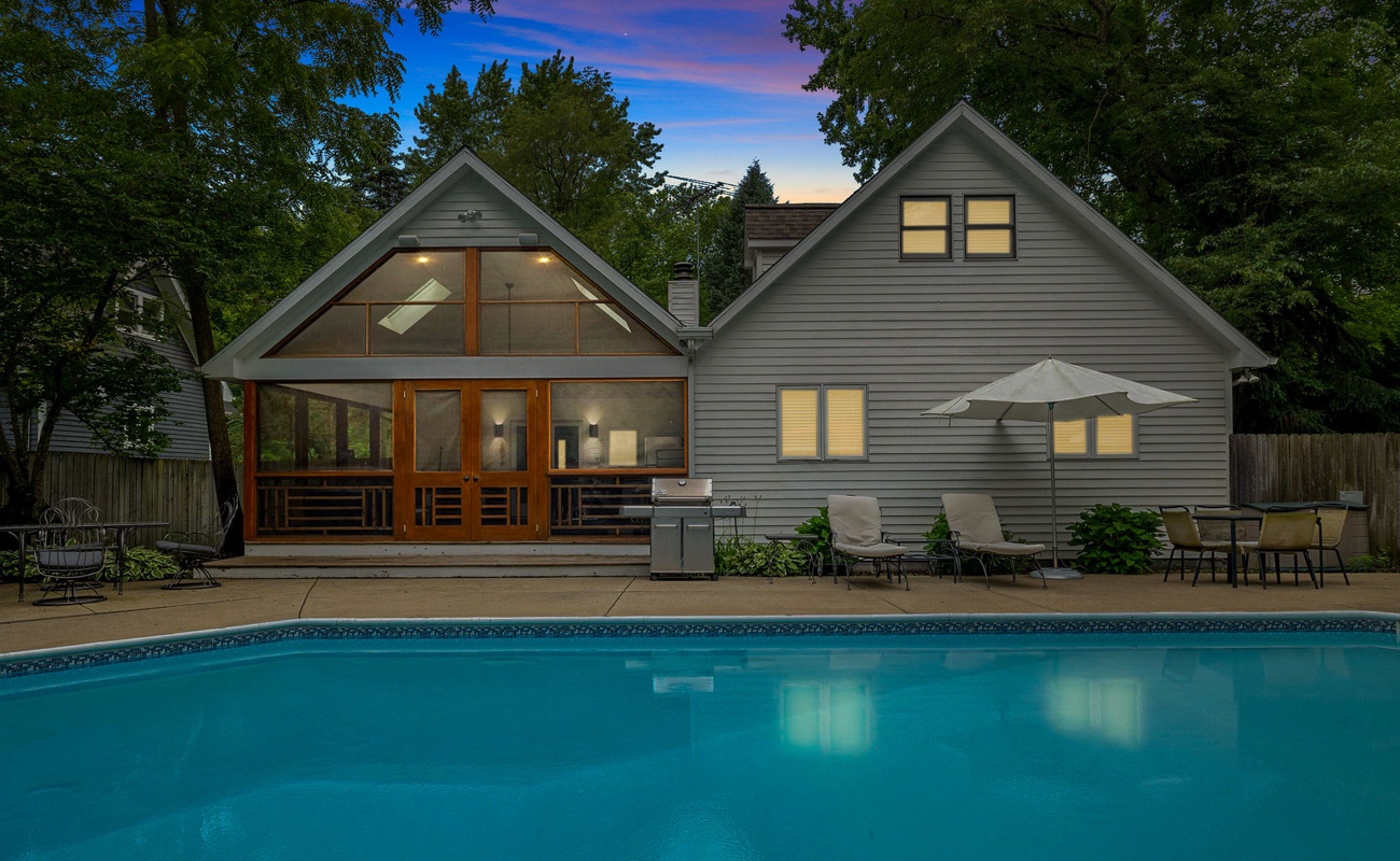 Summer nights by the pool. Pure magic.