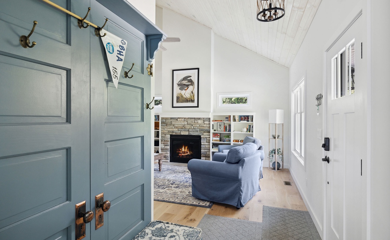 You’ll love all the details in the welcoming entryway!