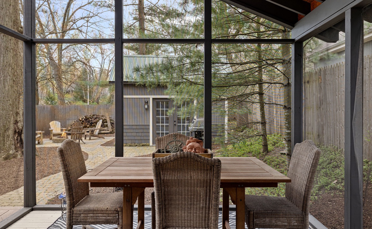 How's that song go? I've got a peaceful, easy feeling. Oh, yeah. Here it is.