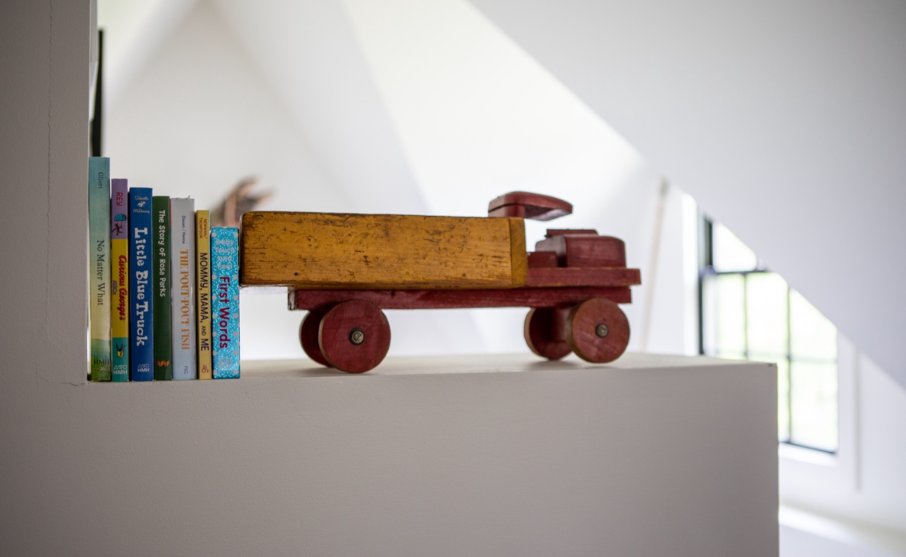 There are plenty of toys, games, and activities to keep little ones entertained.