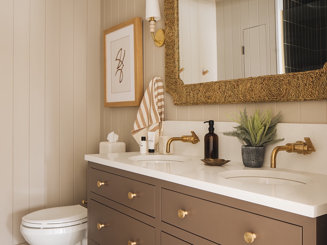 Twin vanity sinks. Check. Fabulous accessorizing. Check. Mission accomplished.