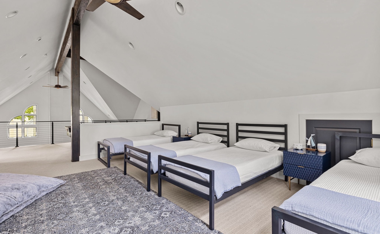 Additional sleeping on the loft with 4 twin-size beds.