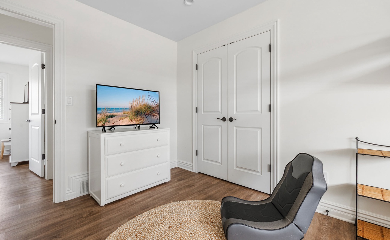 Movie marathons? Game nights? This spot’s got it all queued up.