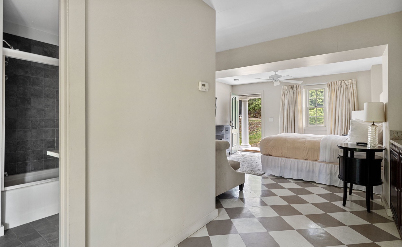 How 'bout a lush-and-plush bedroom with an Ensuite bathroom? Ah-h-h.