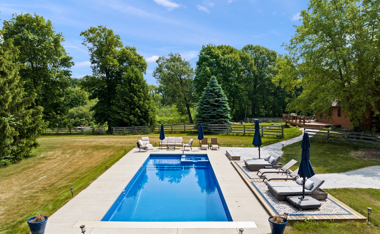 Swim laps, lounge in the crisp air, or enjoy a cool drink by the water’s edge.