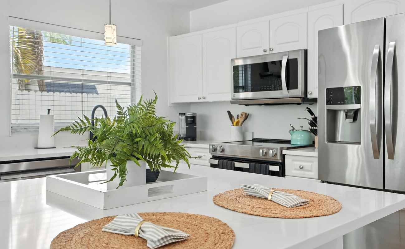 Bright bites and breezy vibes, right at the island.