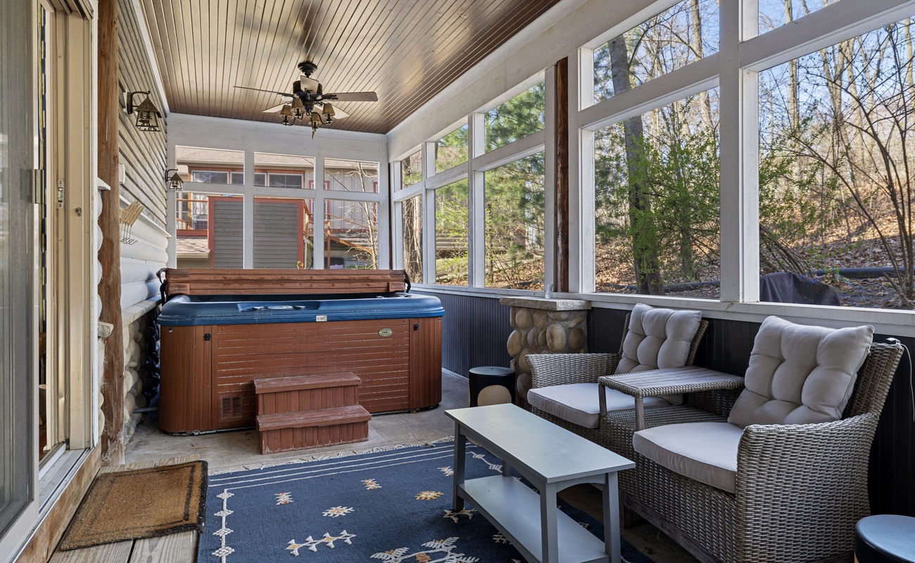 Enjoy the hot tub year-round in the glassed-in lanai.