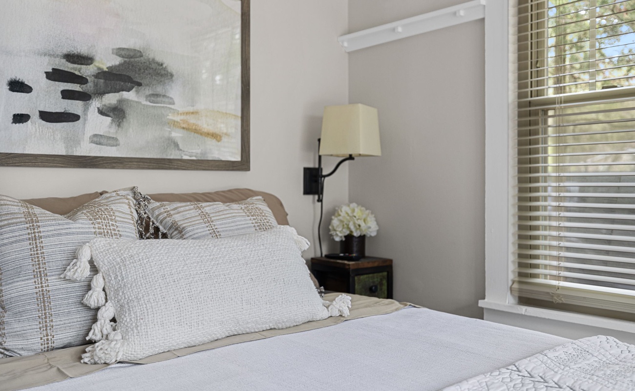 We use only top-quality bedding + linens to ensure you get a good night's sleep.