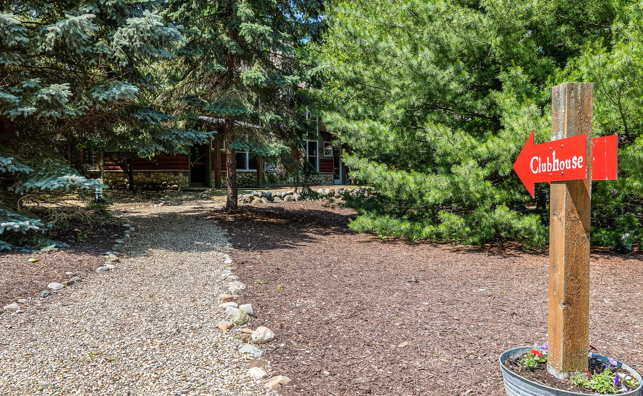 Easy signage shows you the way to community amenities.