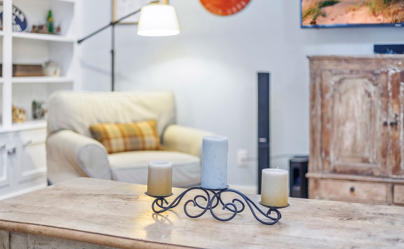 Thoughtful details that make evenings at Star Cottage feel effortless.