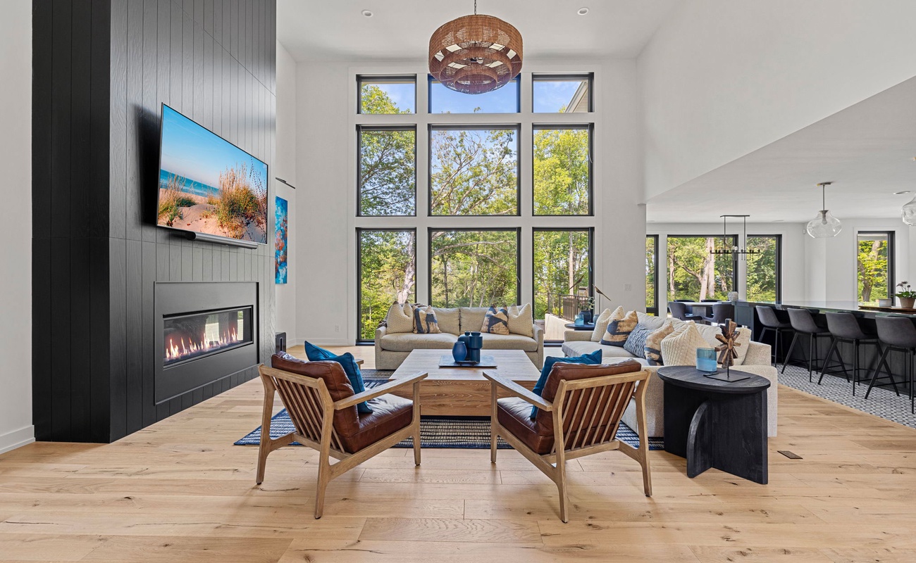 Welcome to Dunegrass Path - cozy vibes and natural light flooding in!